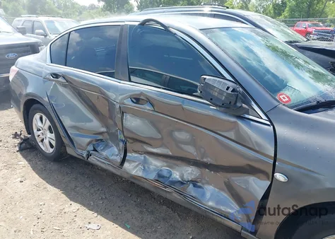 2008 Honda Accord 2.4 Lx-P z USA, uszkodzony, nr VIN 1HGCP26428A020255